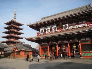 Hozomon_and_pagoda,_Sensoji_Temple,_Asakusa,_Tokyo